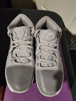 New With Box Womensv9 Mens 7.5 Nike 