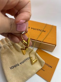 LV Essential V Necklace and matching earrings set