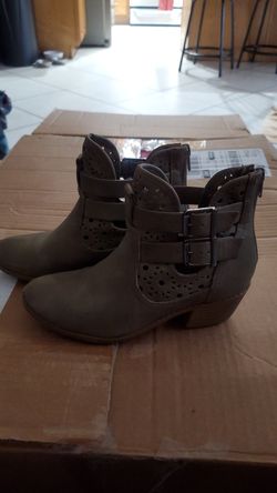 Girls boots size 2