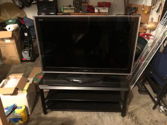 Toshiba 48” LCD 1080P with Glass Stand