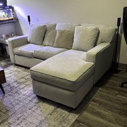 L-Shaped Sectional Sofa – Light Gray – Excellent Condition