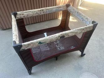Foldable baby playard