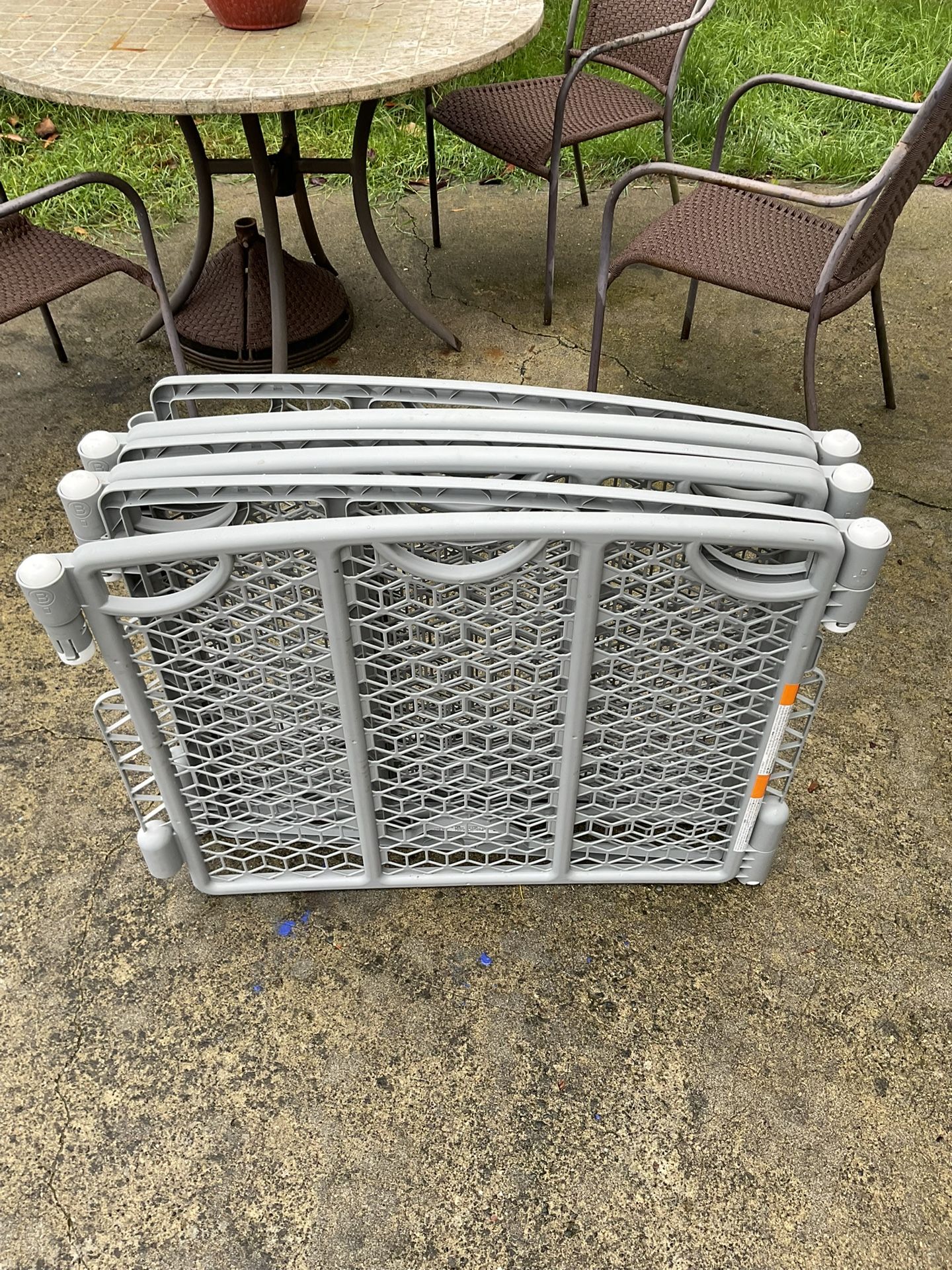 6 Panel Play Yard/ Baby Gate