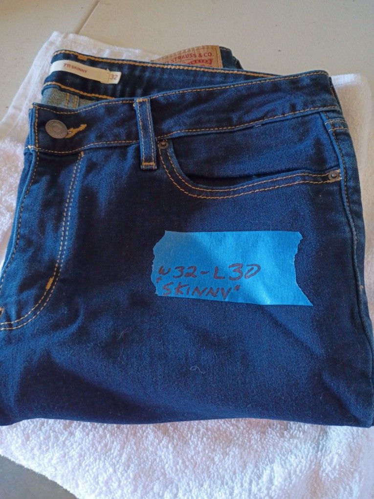 Levis 32/30 Skinny