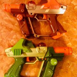 Hasbro Tiger Electronics Lazer Tag Guns Team Ops Deluxe 2-Player Laser Blaster $15