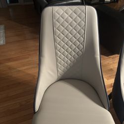 pair two Beautiful Dining Room Chairs 