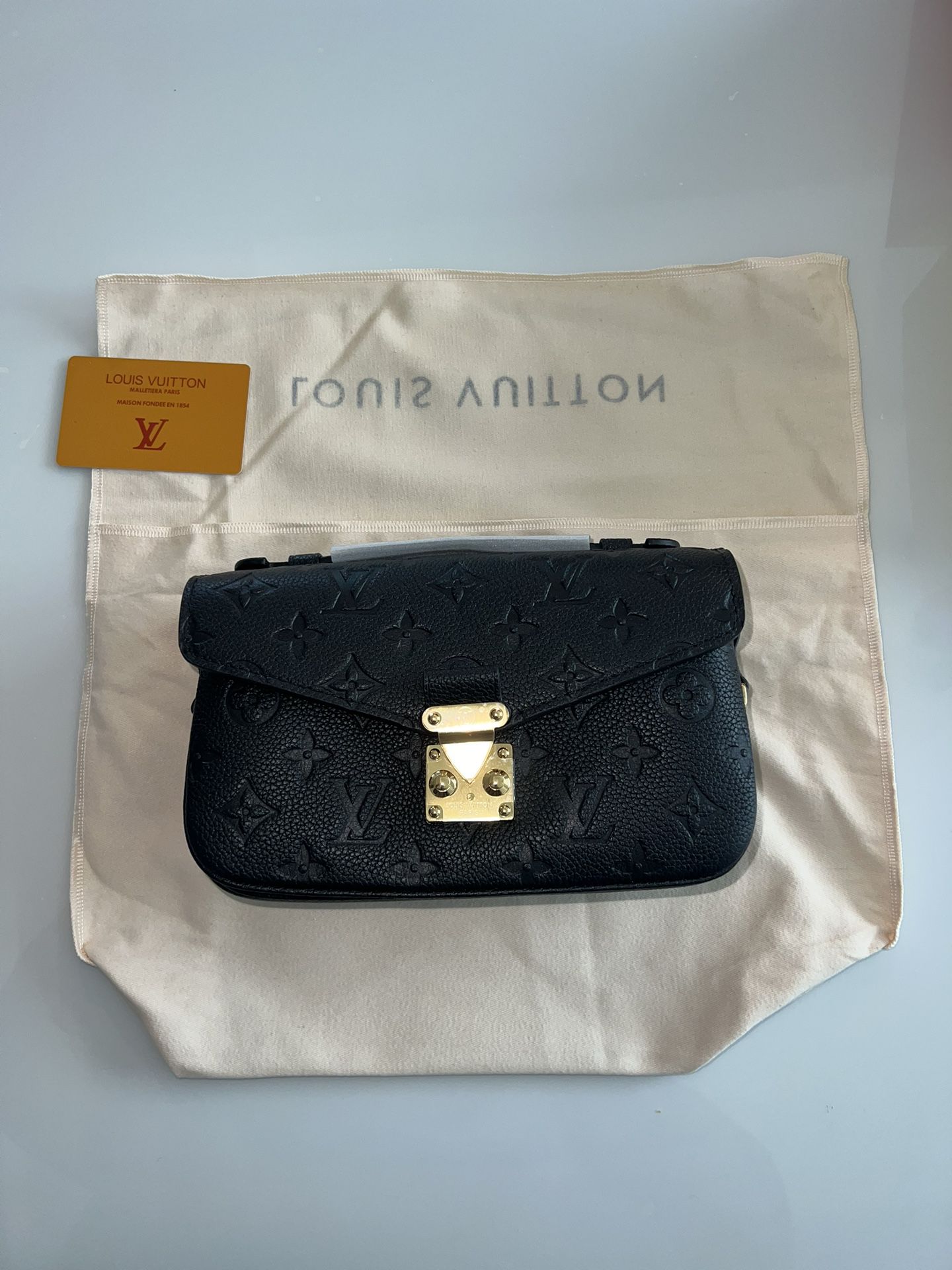 Louis Vuitton pouch for Sale in Vancouver, WA - OfferUp