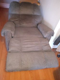 Manual Recliner handle and chair comes apart. .