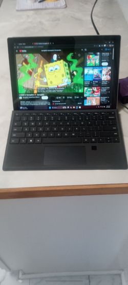Microsoft surface pro 5 Touchscreen 2in1 fast Intel I-7 7th gen windows 11 pro excellent condition