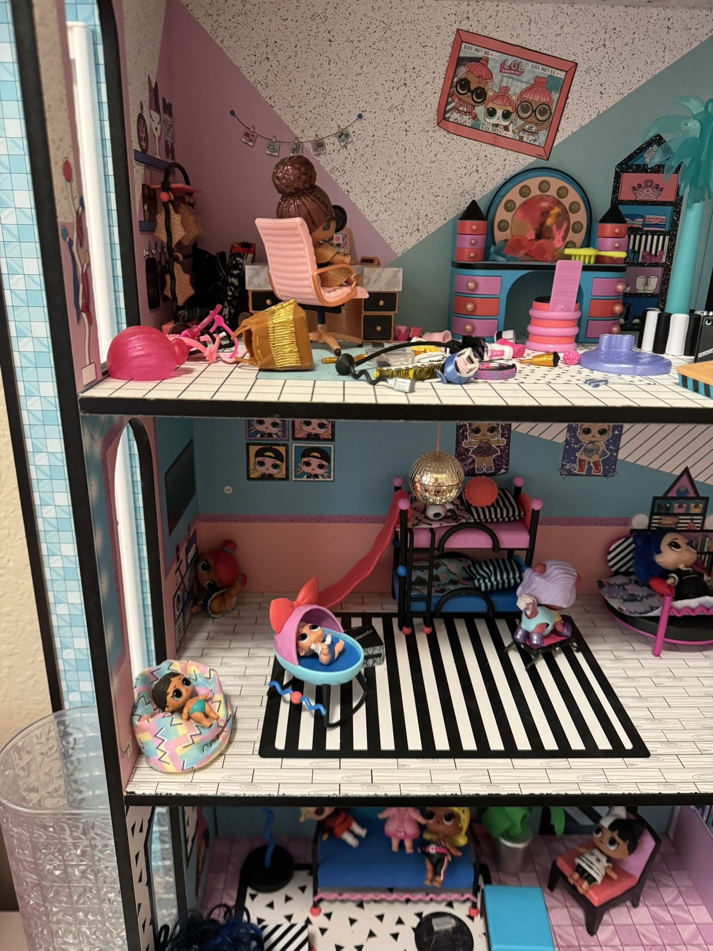 LOL House, Dolls And Accessories