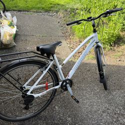 Infinity hybrid/city Bike - Excellent Condition 