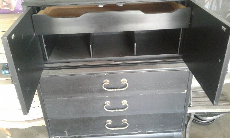 oriental drawers with matching night stand