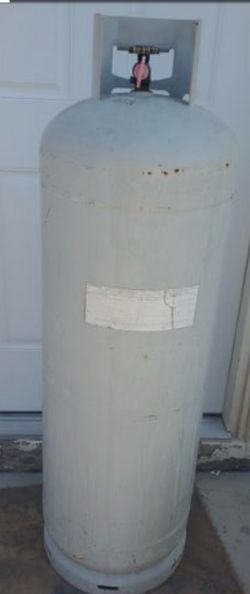 100 lb propane tank FULL