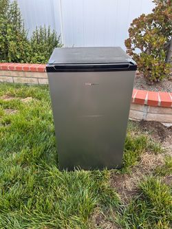 Hisense mini fridge