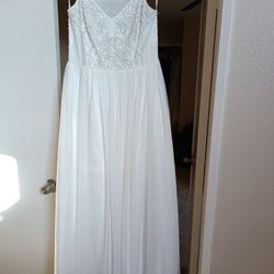 Adrianna Papell White bead embroidered dress Size 8 Ivory pleated floor length maxi

Condition is used in excellent condition

Don't miss this chance 