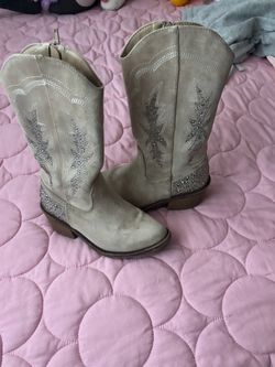 Cream Girls Boots with Rhinestones