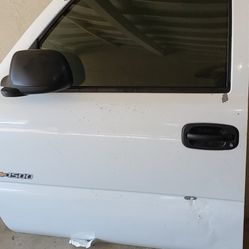 Puerta    Lado Del Chófer Completa                        Para Chevy  Silverado  2002 Al 2005  