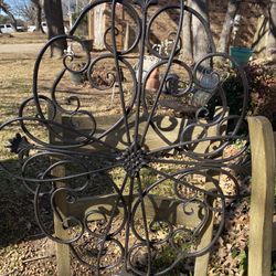 Sintosin Rustic Metal Wall Decor in a black wrought iron scroll design