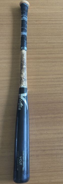 Victus V-cut Maple Wood Bat