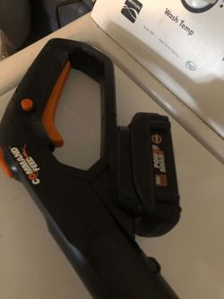 Electric weed eater works good comes with battery only need charger