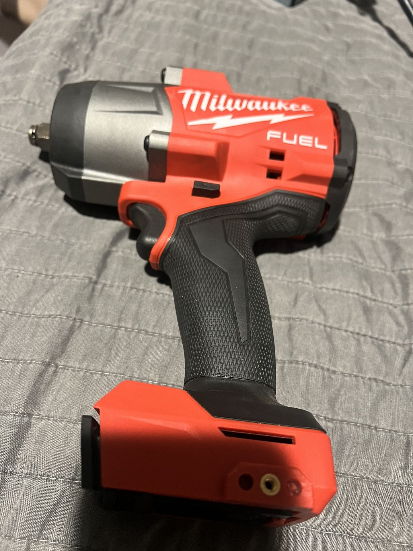 1/2 MILWAUKEE IMPACT WRENCH