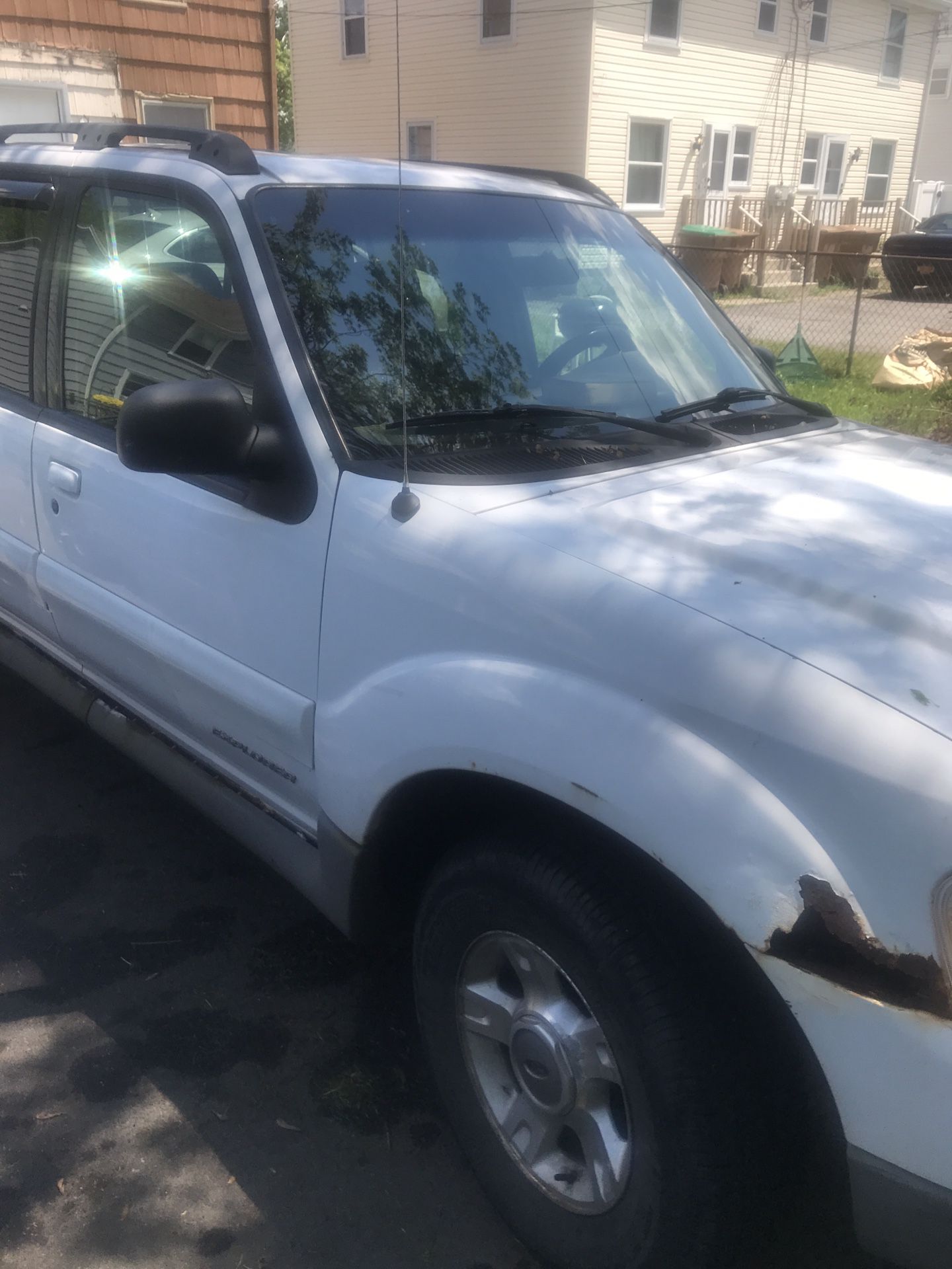 2003White Ford Sports Track Limited edition