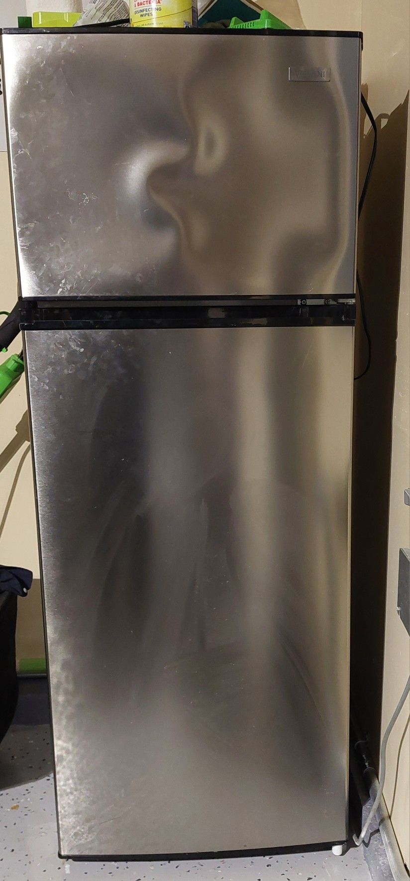 Vissani 7.1 cu. ft. Top Freezer
Refrigerator