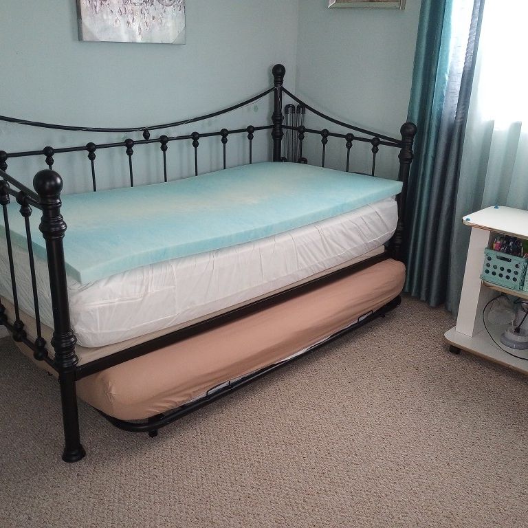 Quinn Metal Daybed with Trundle for Sale in Cape Coral FL OfferUp