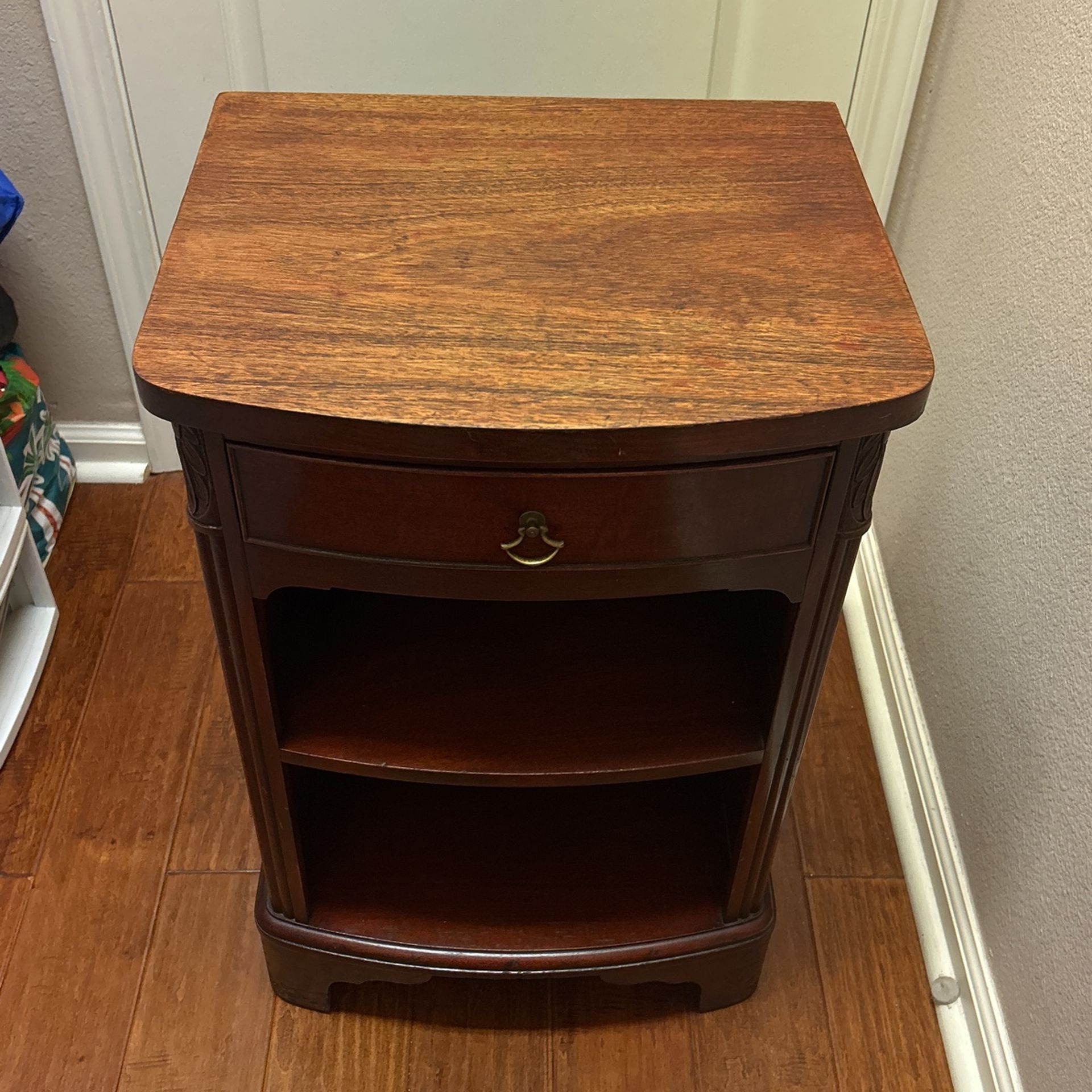 Mohagany Morganton Night Stand