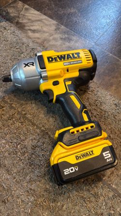 Dewalt Xr new 5 amps battery.  No charger