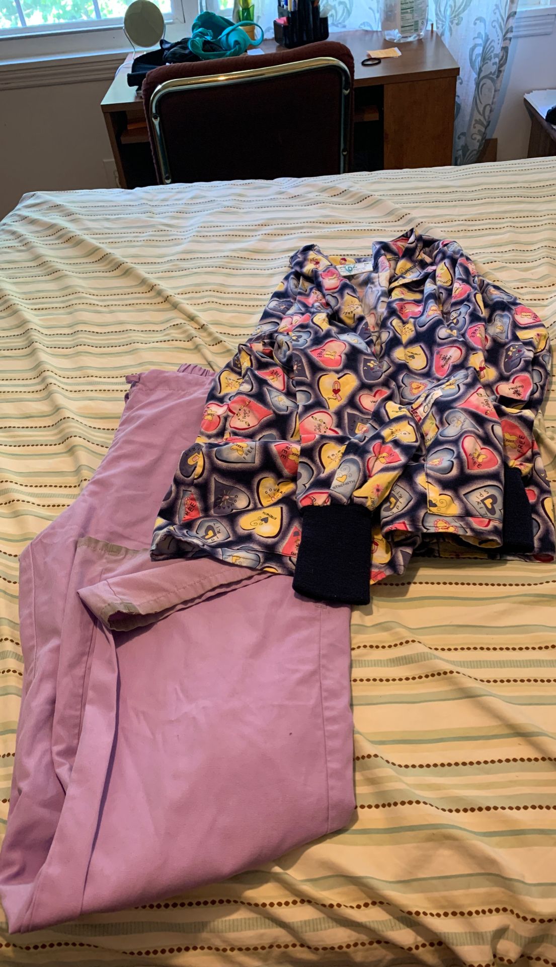 Crest scrubs set