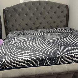 Amazing Comfortable King Size Bed With Like New Mattress From Guest Room.  Too Big For Us   Serious Buyers Please 