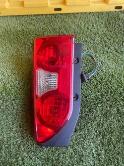 2006 Nissan Xterra Passenger/Right Side Tail Light