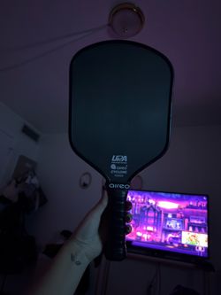 aireo cyclone hybrid blackout with nanograph pickleball paddle