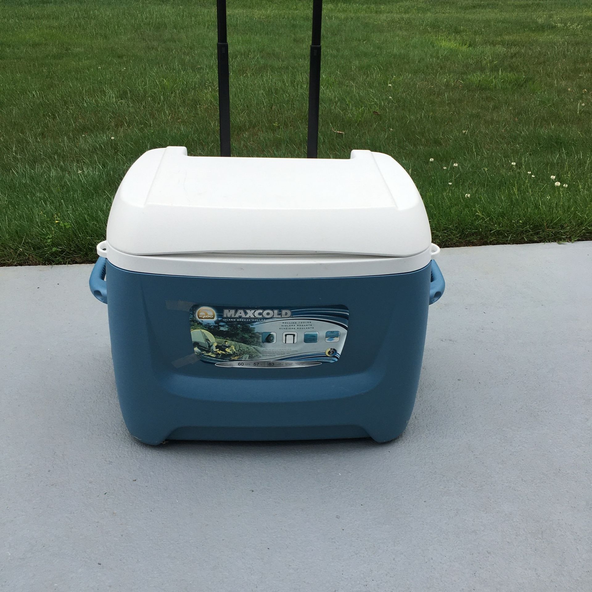 IGLOO MAXCOLD ISLAND BREEZE ROLLER 60qts. 57L 83 Can Capacity
