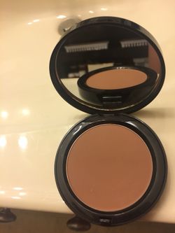 Bobbi Brown and make up for ever mat broncer make up