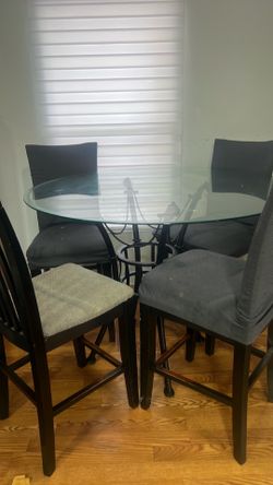 Dinner table incl chairs