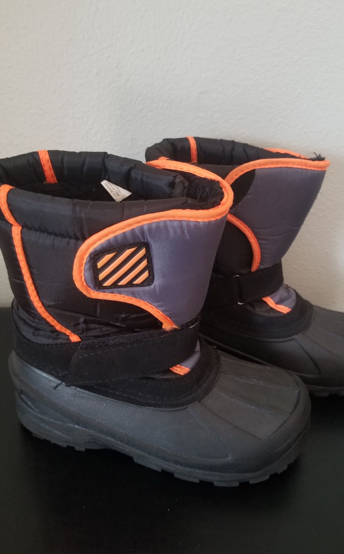 Snow boots size 3