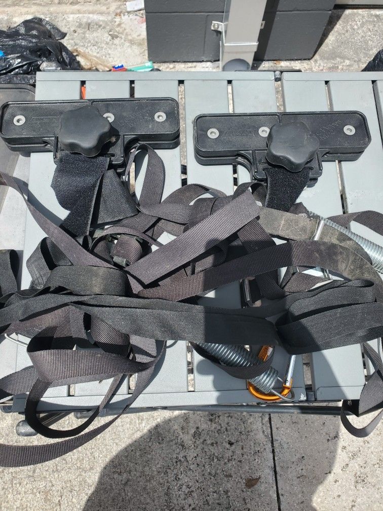 CAMCO RV Awning Deflapper And Assorted Ground Stakes for Sale in Delray