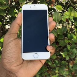 UNLOCKED IPHONE 8/ SEE DESCRIPTION 🌟