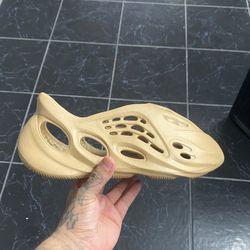 YEEZY FOAM RUNNERS