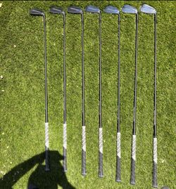 TaylorMade P(contact info removed) Iron Set 4-PW Black RH Dynamic Gold 105 S300 Shaft