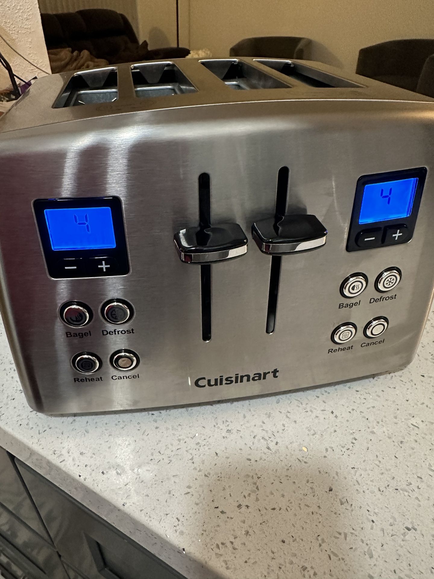 Cuisinart 4 SLICE COUNTDOWN METAL TOASTER for Sale in Houston, TX OfferUp