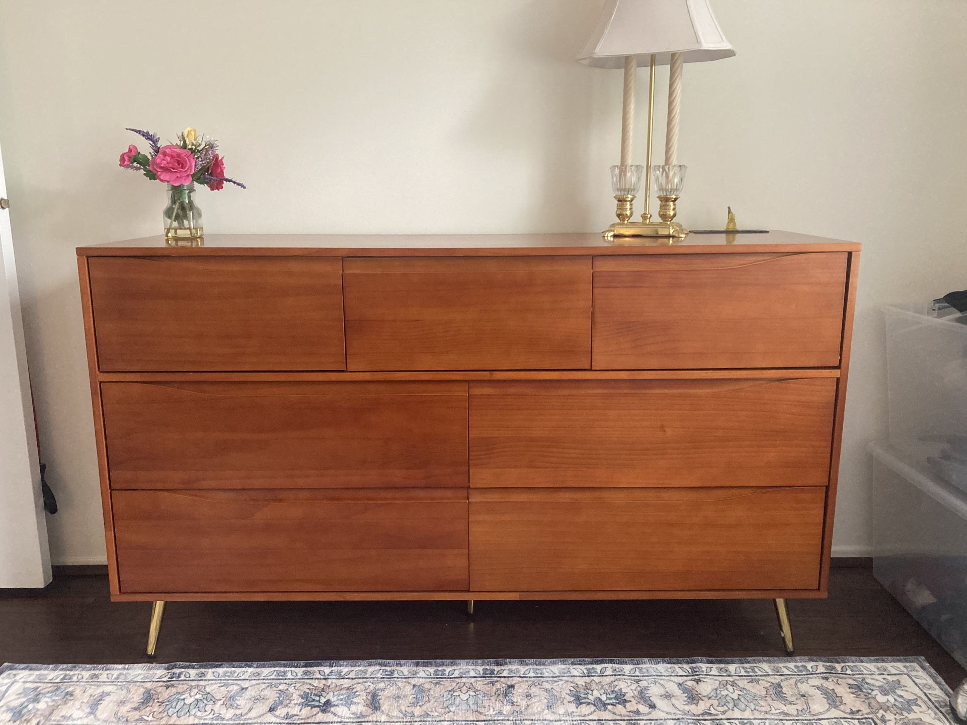 7 Drawer Dresser w/ Outlet USB