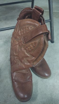 Boots 8.5 brown
