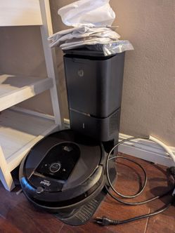 iRobot Roomba self-emptying vacuum and mop combo