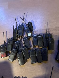 Motorola Commercial Liquidation Lot  50+ Radios + Chargers + OEM Batteries AS IS