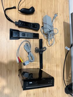 Nintendo Wii Console Bundle – Wii Sports Resort Included – Tested & Works