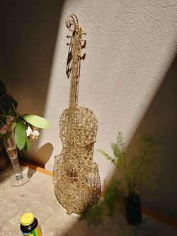 Wire sculpture violin full size gold metal wire