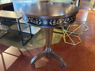 3-Leg Pedestal Table w/ Pretty Floral Trim